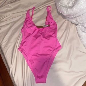 SKIMS Medium one piece (Taffy)